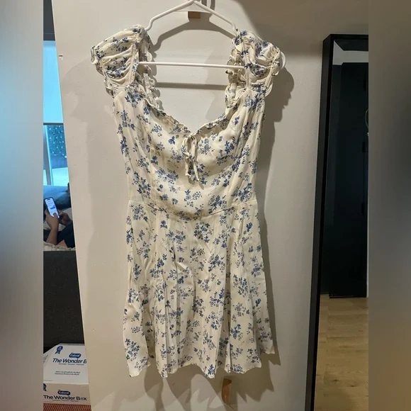 Brand new Reformation Pacey dress in floral pattern size 8 - Picture 3 of 6